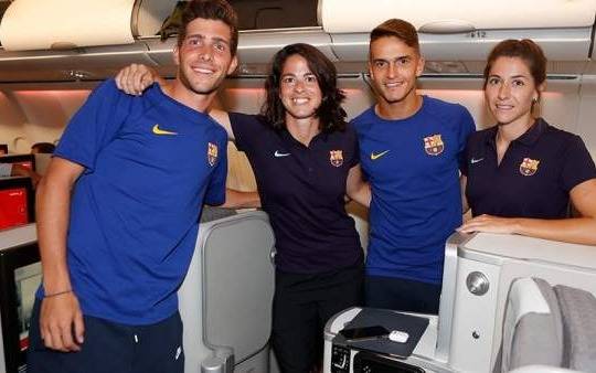 Barcelona: equipos de fútbol femenino y masculino viajaron juntos, pero no tanto