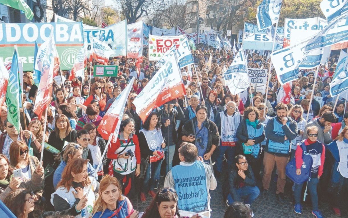 Docentes van al paro: tras las vacaciones, hasta el jueves no vuelven a clase