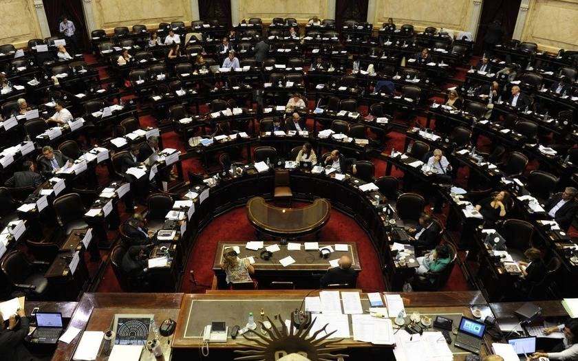 La oposición pidió una sesión para debatir el decreto de la reforma militar
