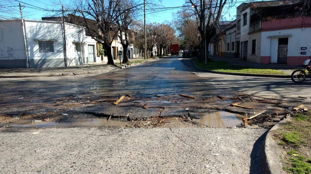 Un bache que se va agrandando en 35 y 121