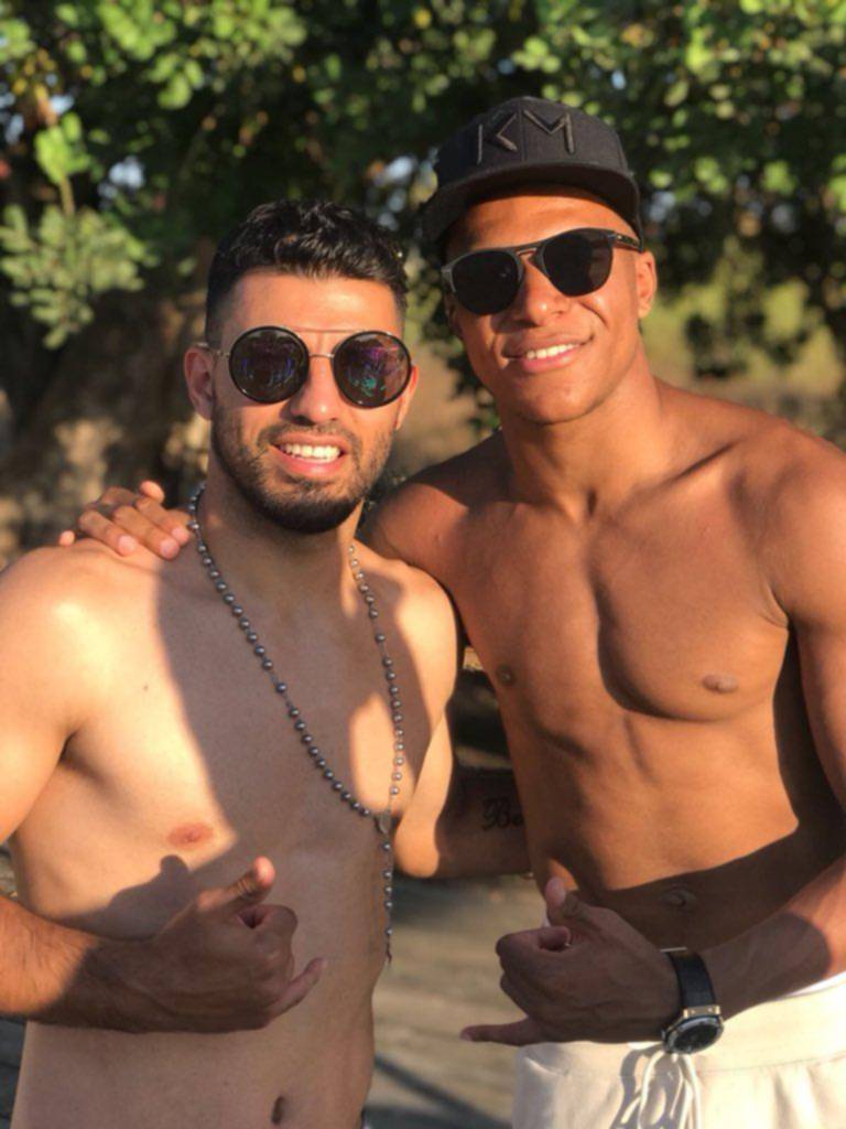 ¿Justo con Mbappé, Kun? Encuentro en Ibiza