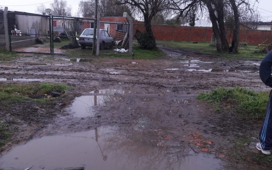 Reclaman mejoras viales en Romero por que "ni la ambulancia quiere entrar"