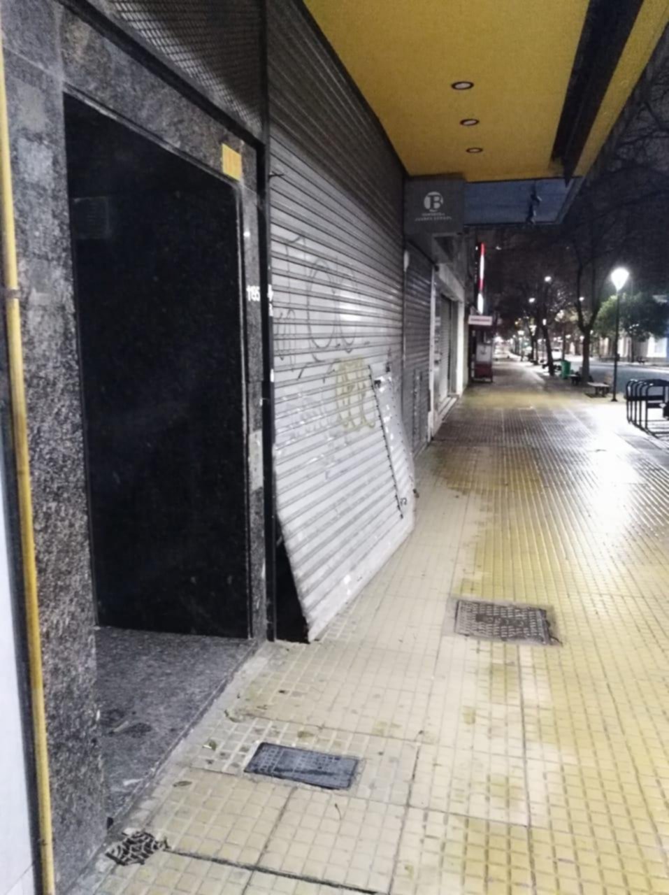 Descubrieron en acción a la banda de los “rompe vidrieras”