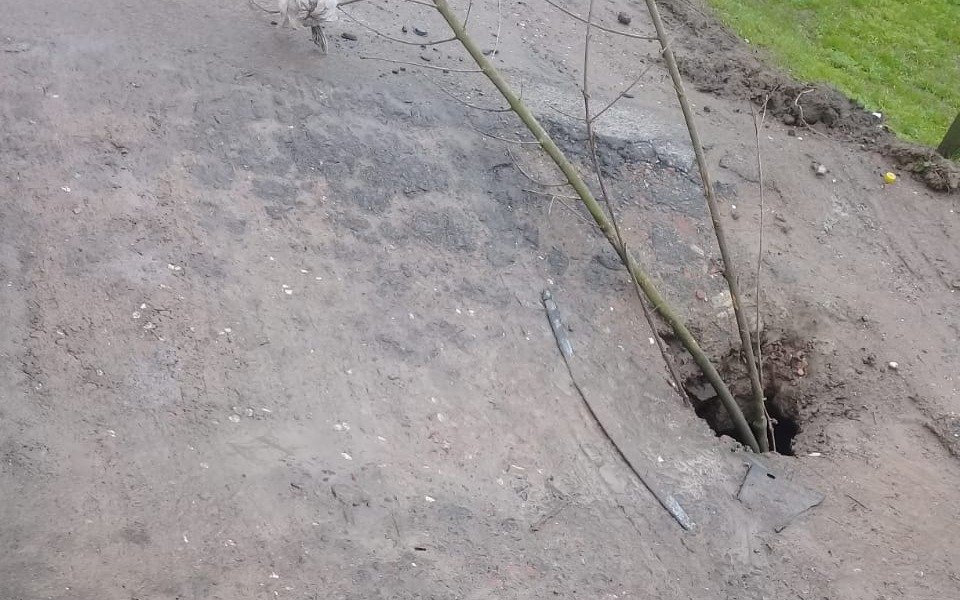 Queja por bache de 1 metro de profundidad en El Rincón