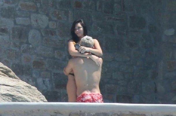 Mimos on the beach: continúa el idilio de Oriana y Dybala