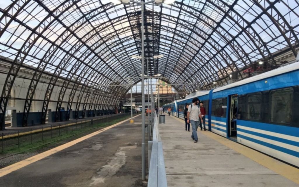 Con demoras, comienza a normalizarse el funcionamiento del Tren Roca