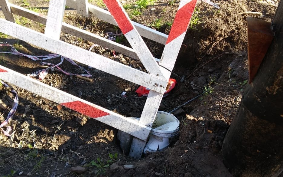 Villa Elvira: aseguran que el terreno se hunde por una pérdida de agua