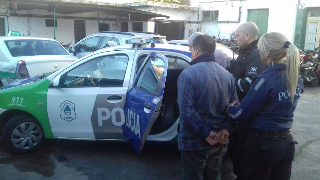 Violento cuento del tío en el departamento de una mujer de 80 años