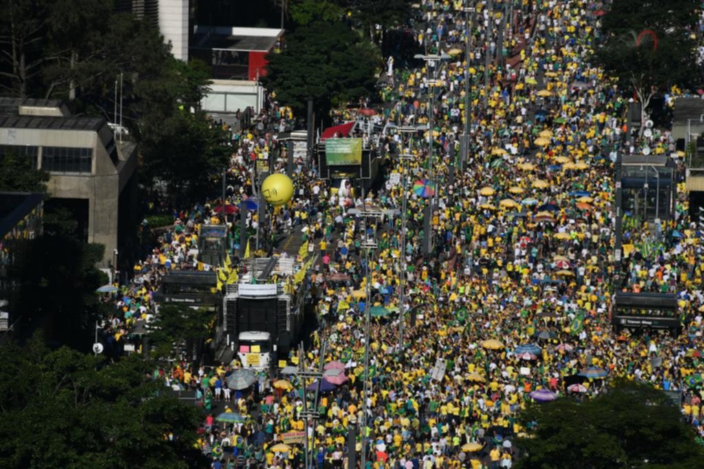 Masivas marchas en Brasil a favor de Bolsonaro y del ministro y ex juez Moro