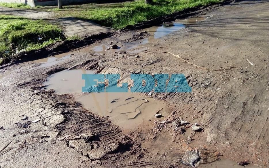 Un pozo cada vez más grande en 156 y 521