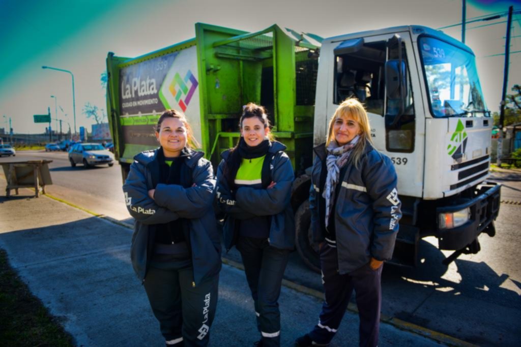 Diez mujeres recolectoras de residuos hacen historia en las calles de La Plata