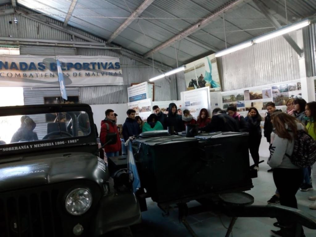 Alumnos platenses y un conmovedor viaje a la historia de Malvinas