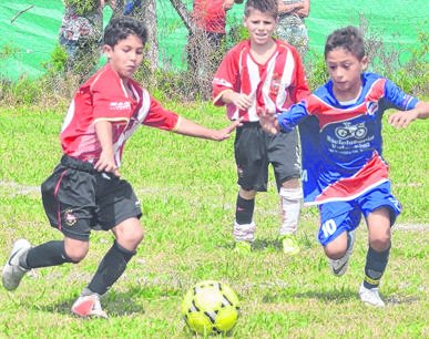 Estudiantes festeja por 5