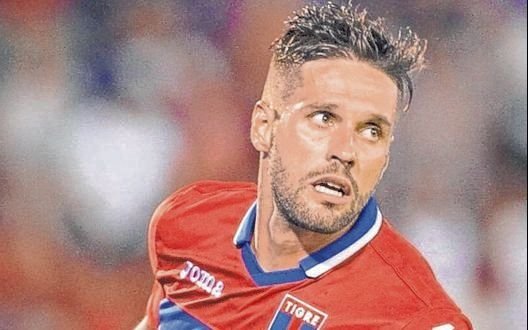 Estudiantes presenta a los González y busca cerrar al colombiano Andrés Roa