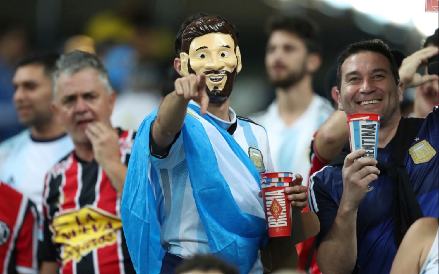 GALERIA.- El calor de los hinchas argentinos llegó a Belo Horizonte