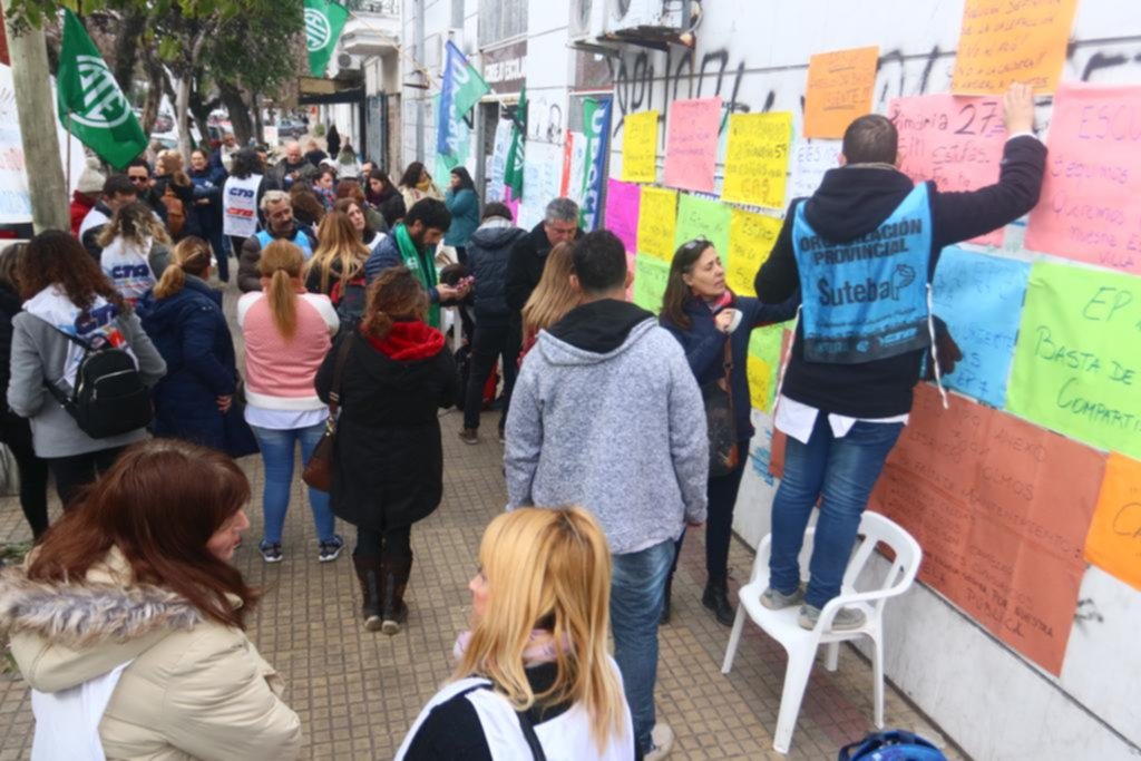 En otra jornada de frío polar, alumnos y docentes reclamaron por la falta de gas en las escuelas