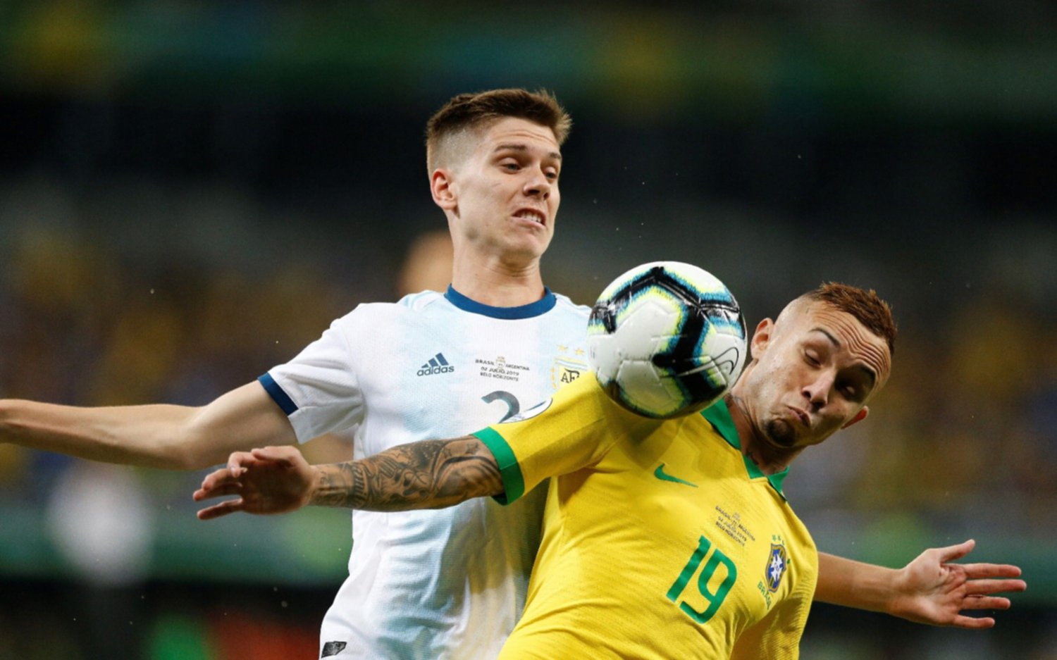 El tremendo amague de Foyth ante Coutinho que "enloqueció" a los pinchas
