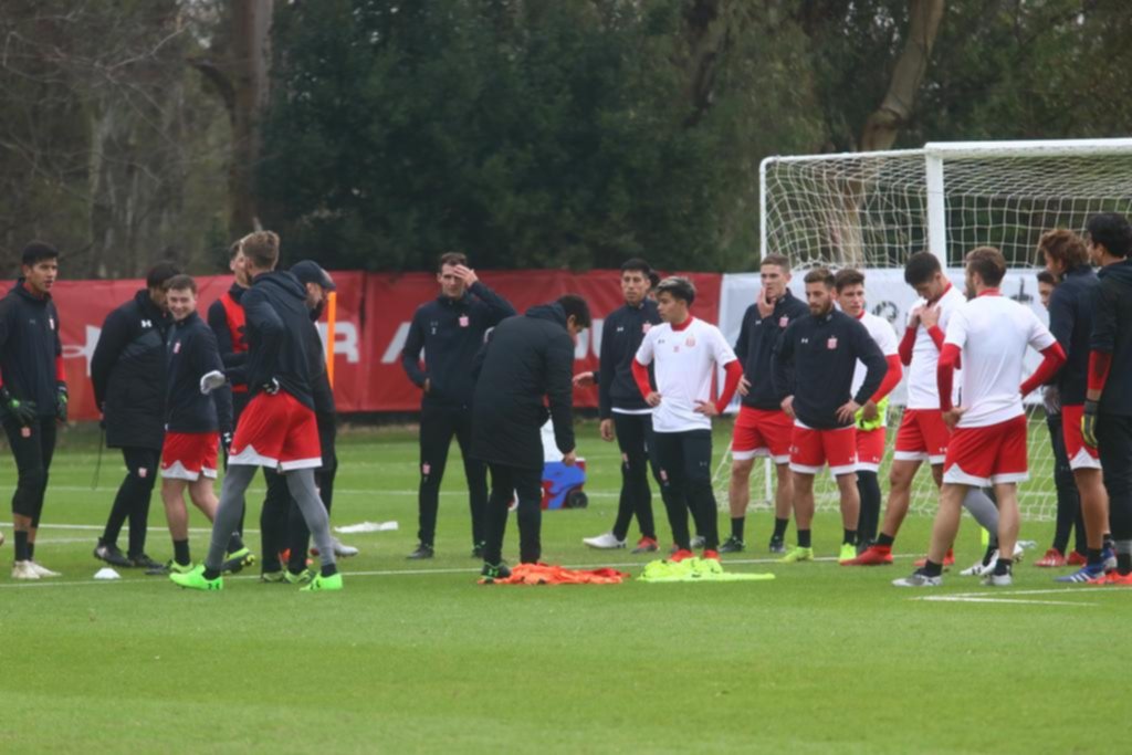 Mientras la CD de Estudiantes insiste por Roa, Milito prepara el equipo para el amistoso