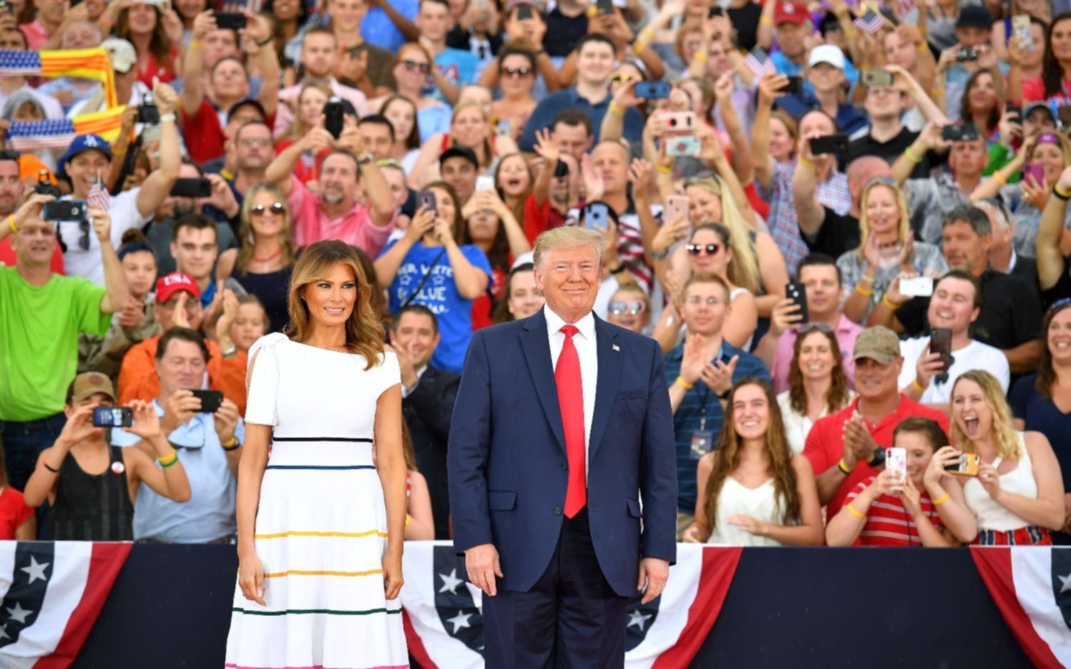 Trump desplegó el poder militar de EE.UU por el 4 de julio y prometió ir "pronto" a la luna y a marte