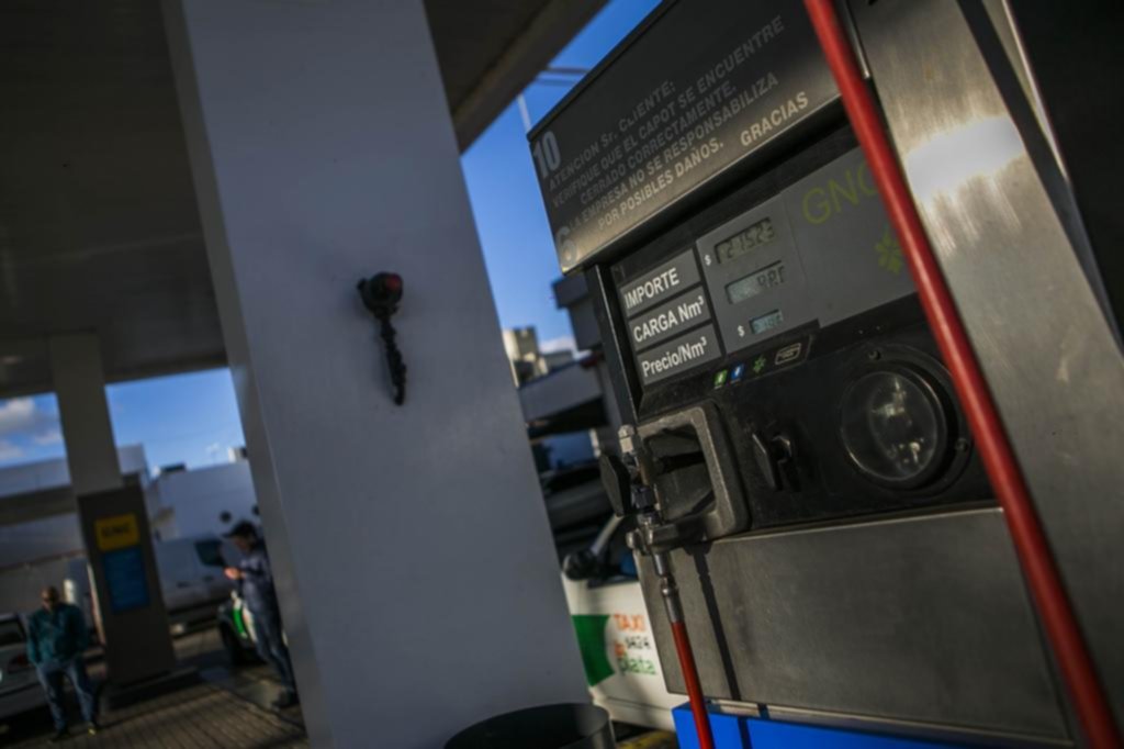 Para abastecer a los hogares, limitan el expendio de GNC