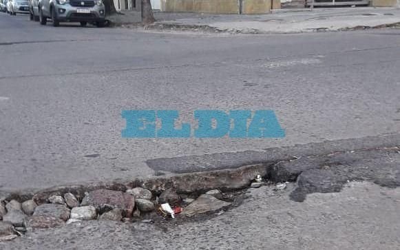 Preocupa un pozo que ya causó "varios choques" en la zona de 177 y 67