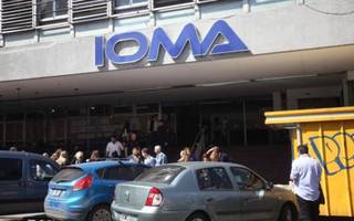 Investigan a más de mil médicos por cobros indebidos a afiliados de IOMA