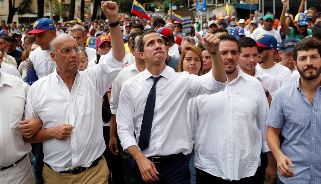 Con marchas cruzadas, crece más la tensión en Venezuela