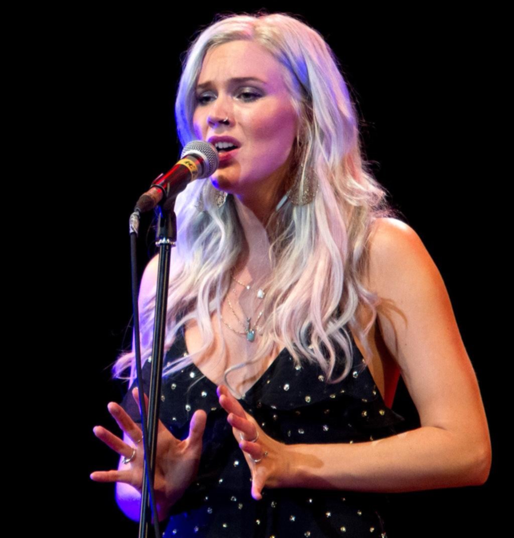 Joss Stone denunció haber sido detenida y deportada de Irán