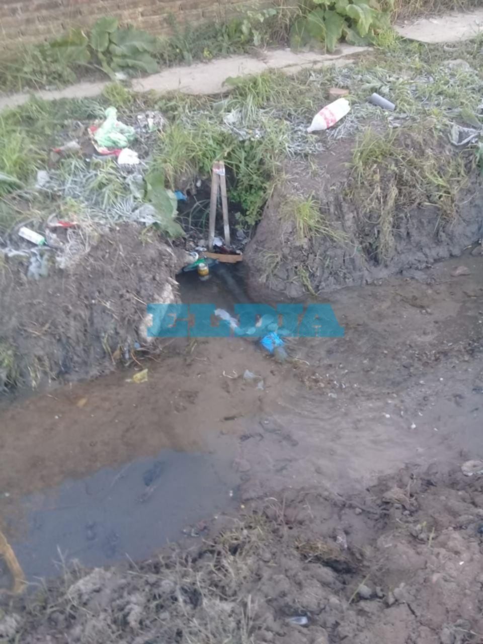 Preocupación por avería en la red de  agua en 97 y 122