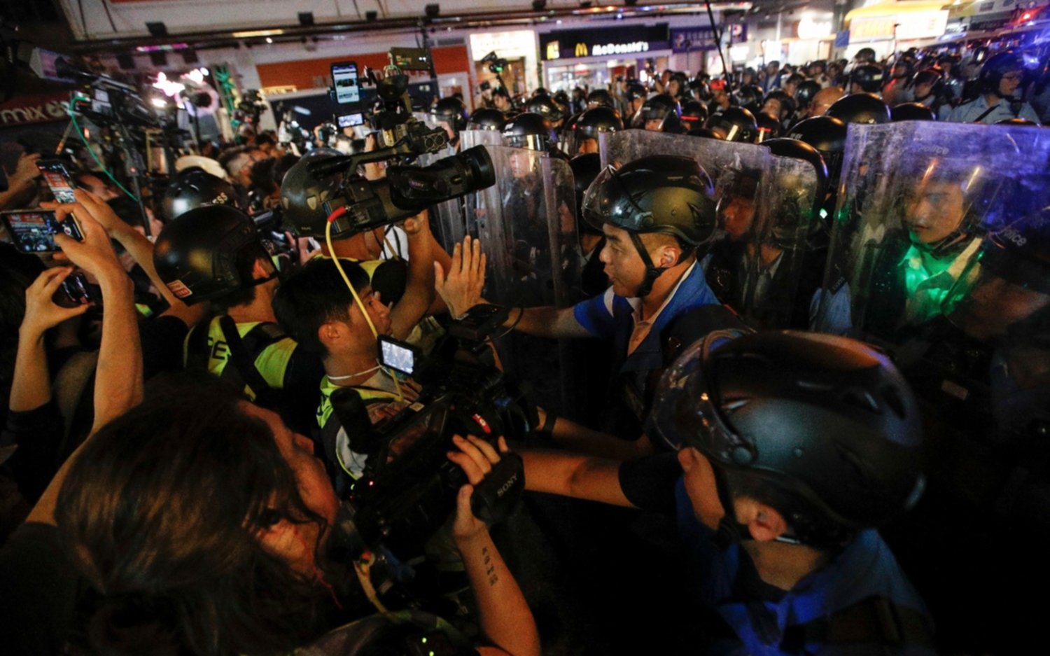 Miles de personas vuelven a protestar en Hong Kong contra la ley que facilita la extradición a China
