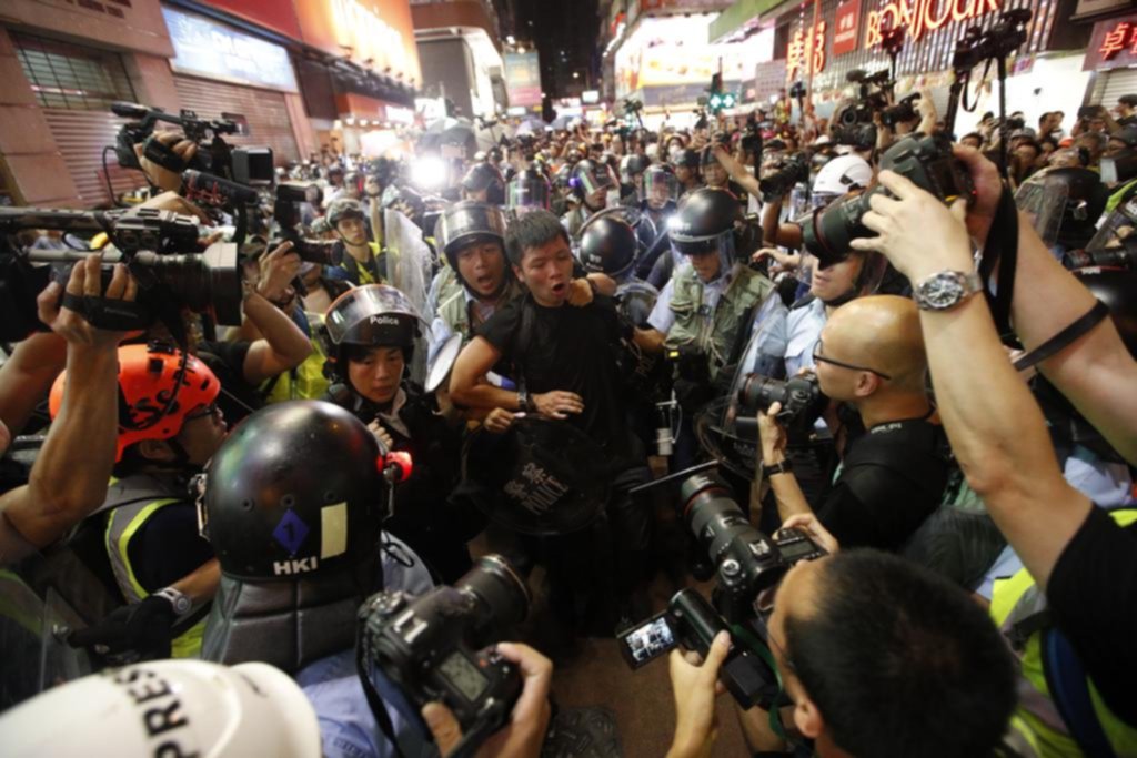 Nueva protesta y represión en Hong Kong