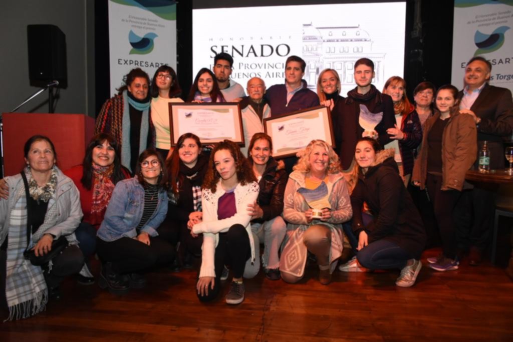 Premios para una escuela y un alumno universitario por su labor comunitaria