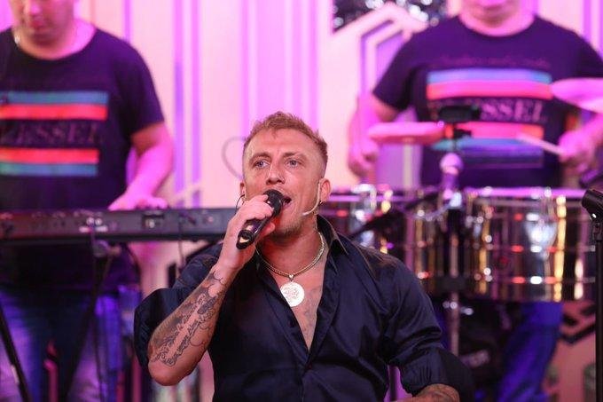 La dura infancia de El Polaco, entre la adicción a las drogas y el suicidio