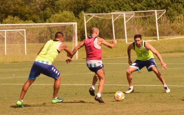"Licha" López abandonó la pretemporada de Racing por una urgencia familiar