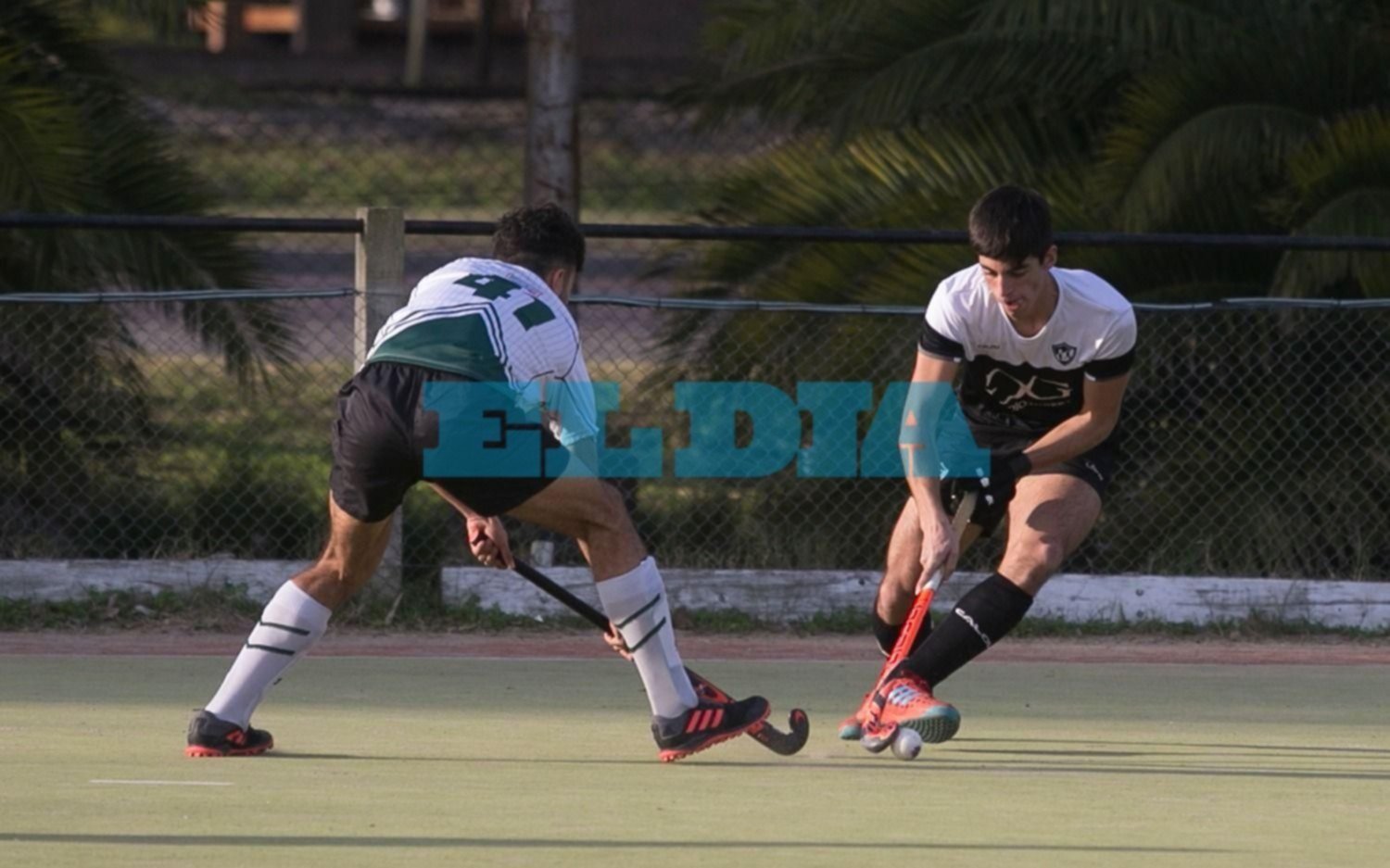 Empate de Santa Bárbara "A" y goleada de Universitario "A", en hockey caballeros