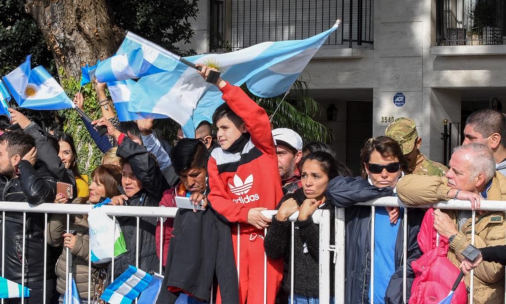 Gran concurrencia en el desfile cívico militar