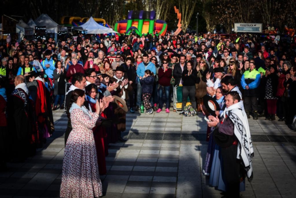 El 203º aniversario de la Independencia nacional se vivió a pleno en la Ciudad