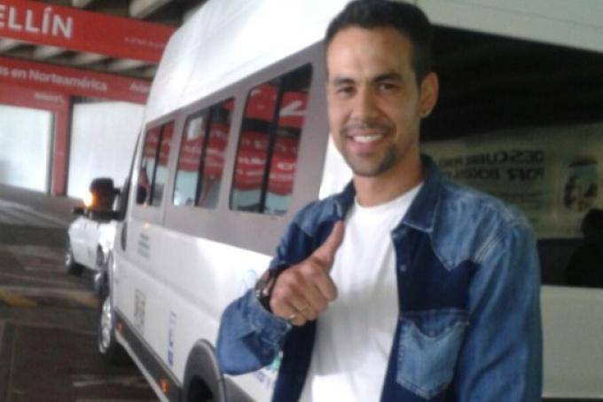 Ahora es el turno de Velázquez para la revisión médica, y sigue la búsqueda de un central