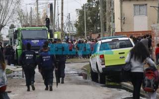 Murió un chico de 15 años calcinado en un incendio en 524 y 121: hay tensión en la zona