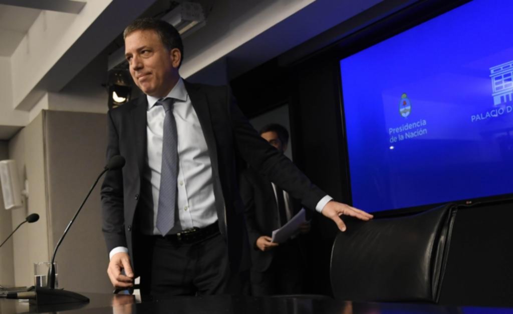 Dujovne anunció un superávit primario de $30.221 millones en el primer semestre