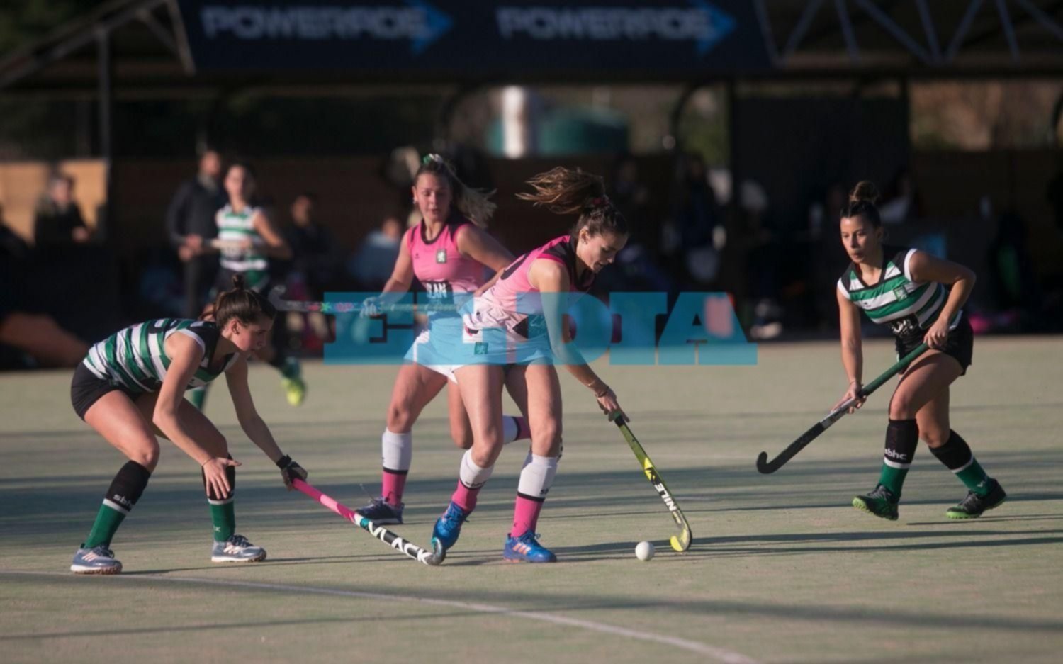 Hockey: nueva caída de las chicas de Santa Bárbara "A"