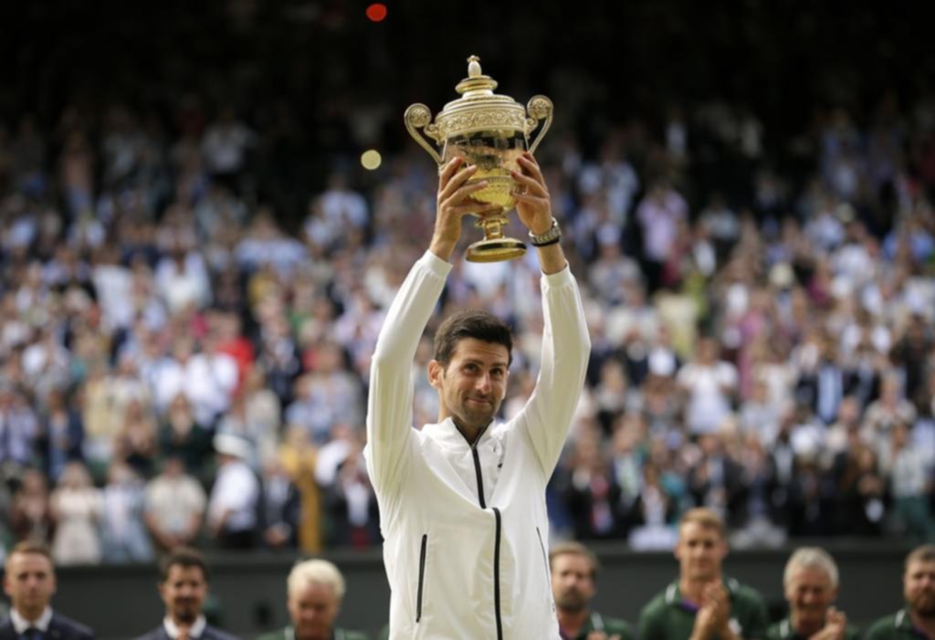 Djokovic, Rey de Wimbledon en una final memorable
