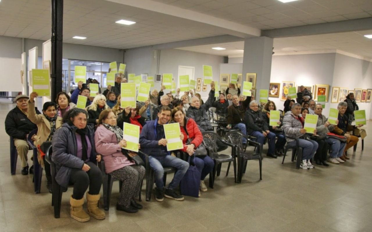 Cuarenta familias quilmeñas recibieron la escritura de sus viviendas