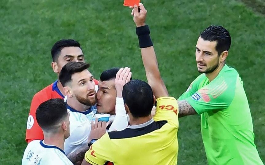El reclamo que le hace la AFA a la Conmebol por la roja a Lionel Messi   