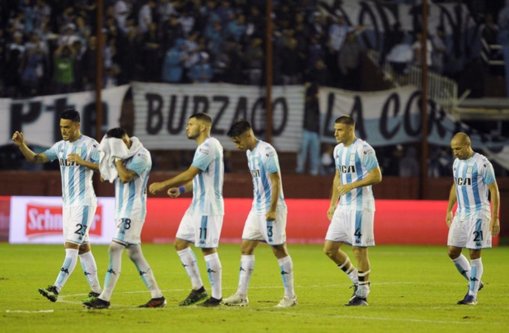 Racing no esquivó el papelón y quedó eliminado a manos de Boca Unidos desde los penales