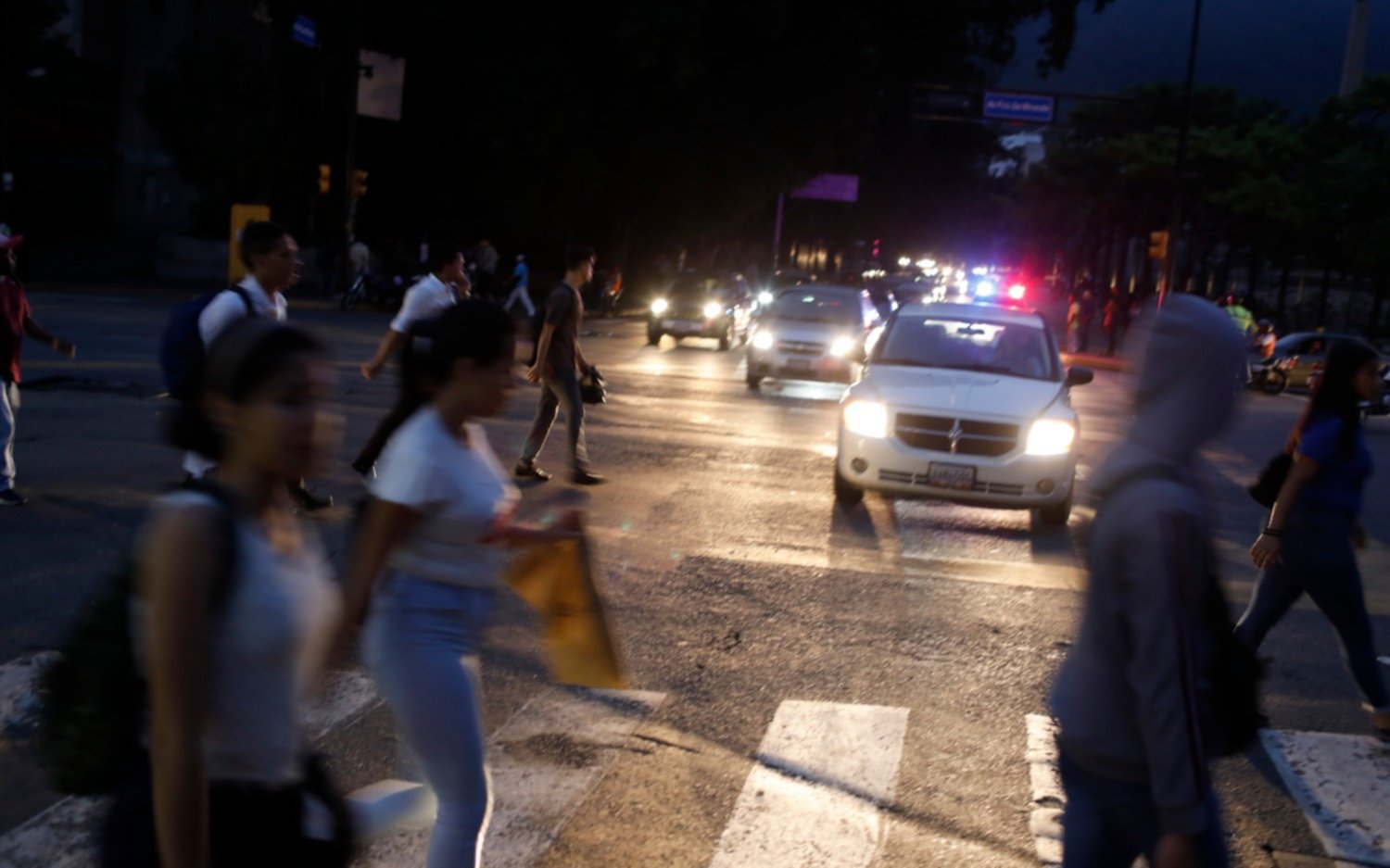 Venezuela comienza a recuperar lentamente la luz tras un nuevo apagón