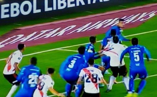 VIDEO: El gol anulado a Cruzeiro y el penal a River, las jugadas en las que fue clave el VAR