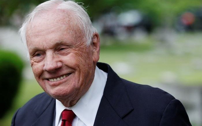 La familia de Neil Armstrong recibió millonaria cifra para esconder la causa de su muerte