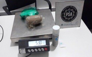 Ingirió la cocaína que llevaba para no ser acusado de narcotráfico: murió por sobredosis