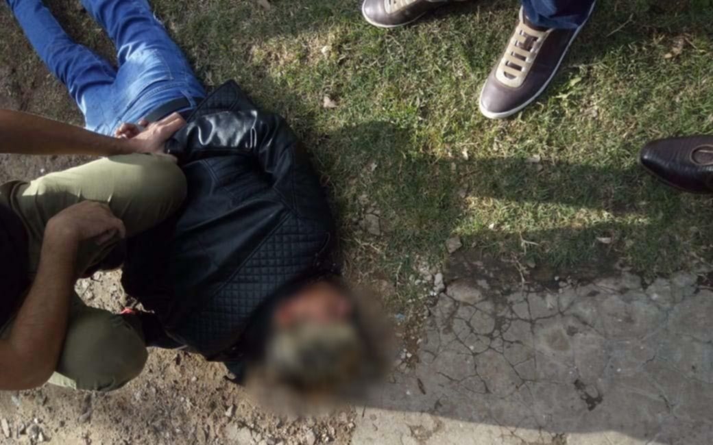 Tras una persecución y un choque, cayó un sujeto acusado de robar una casa en Melchor Romero